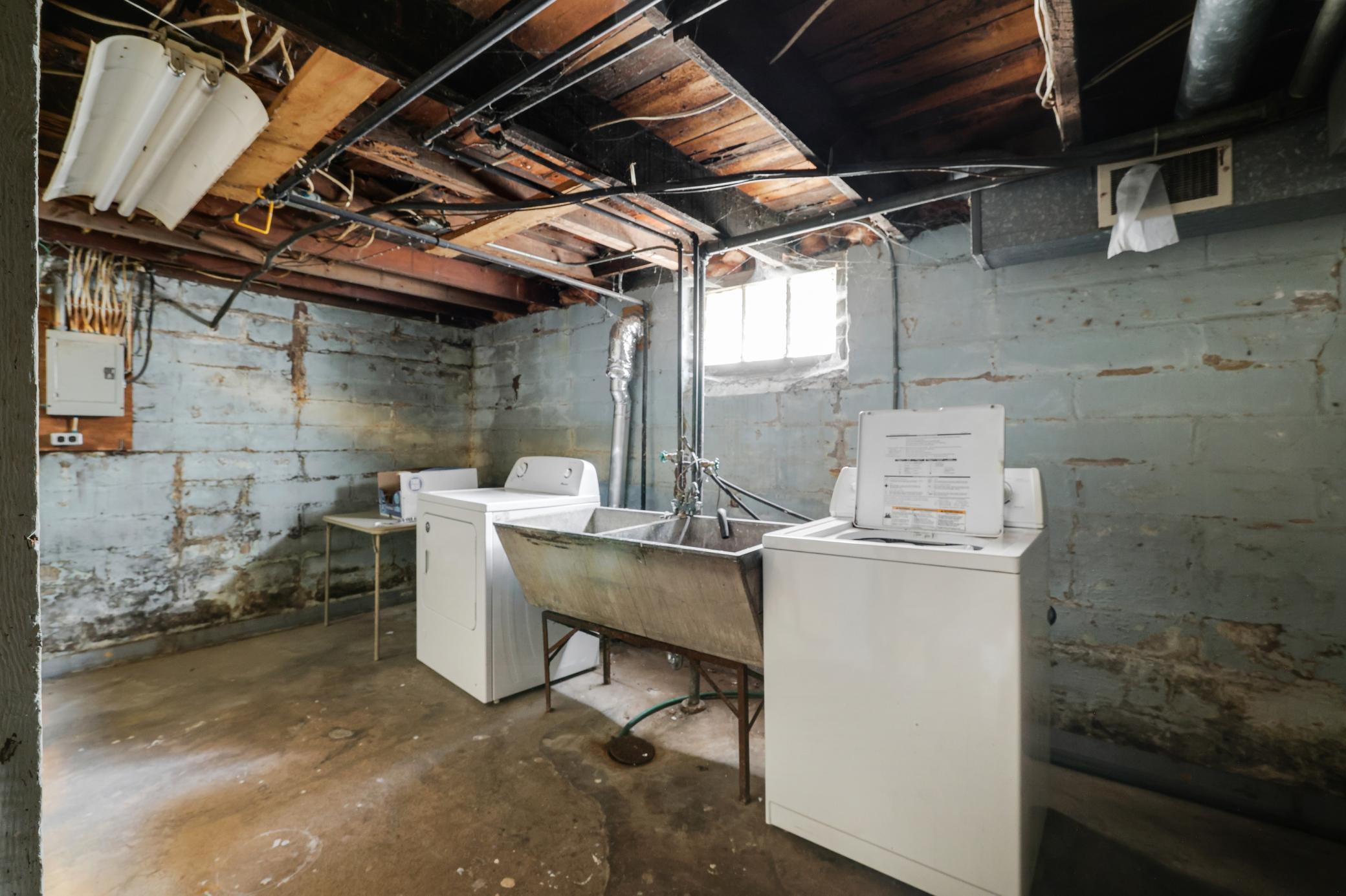 1619 Reaney Avenue Property Photo 15