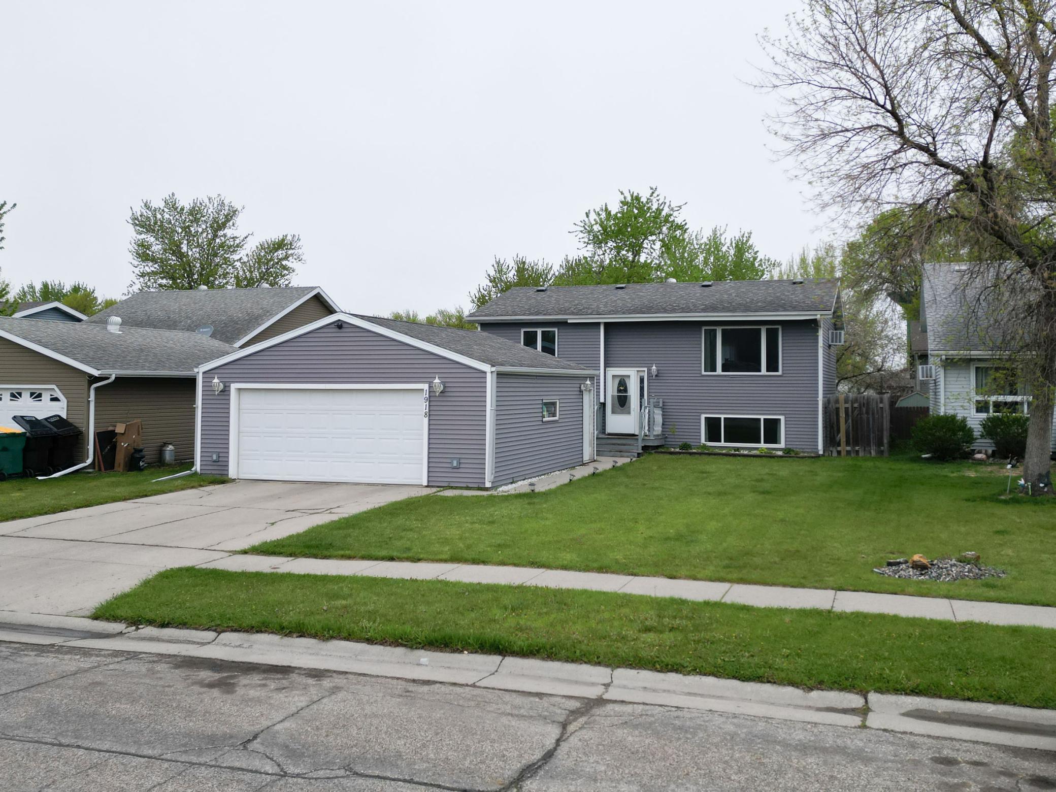 1918 5 Avenue E Property Photo 1