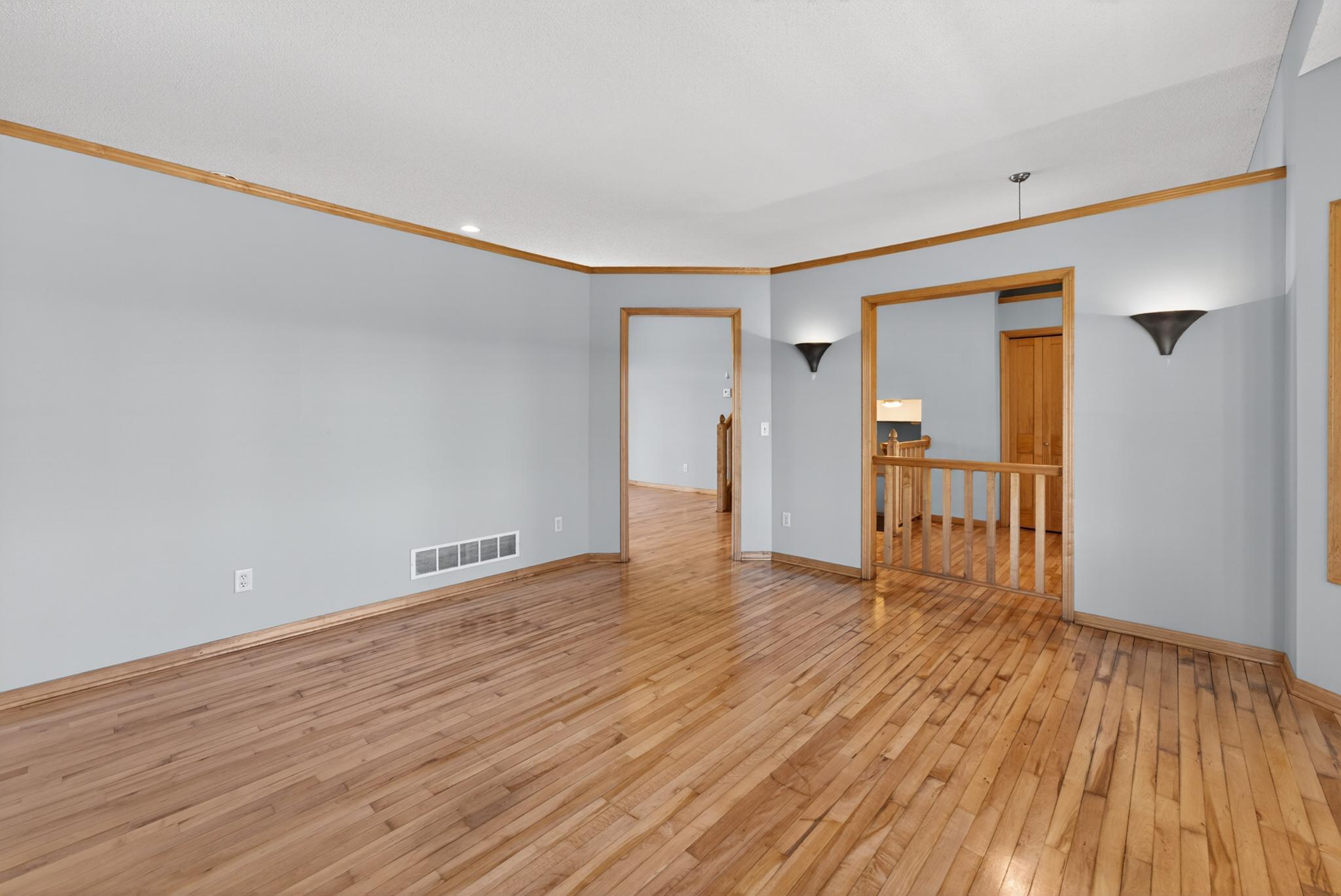 101 Carriage Hill Drive E Property Photo 5