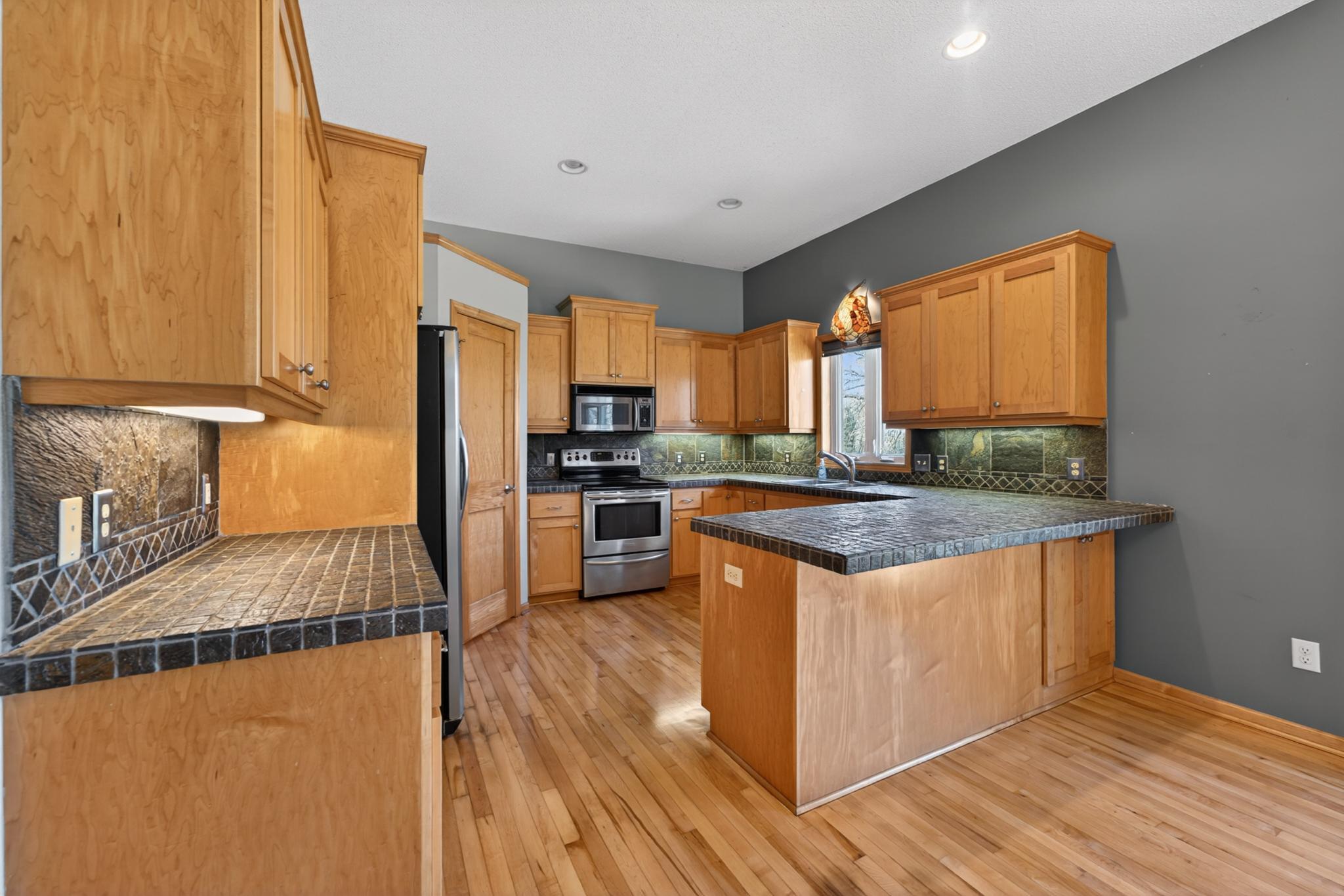 101 Carriage Hill Drive E Property Photo 9