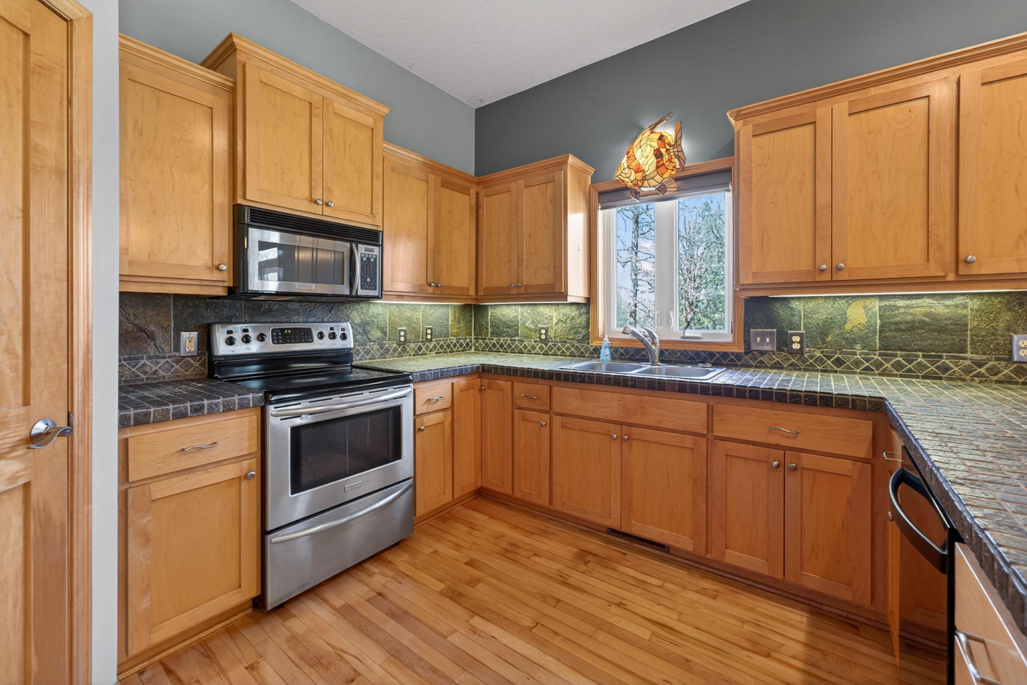 101 Carriage Hill Drive E Property Photo 10