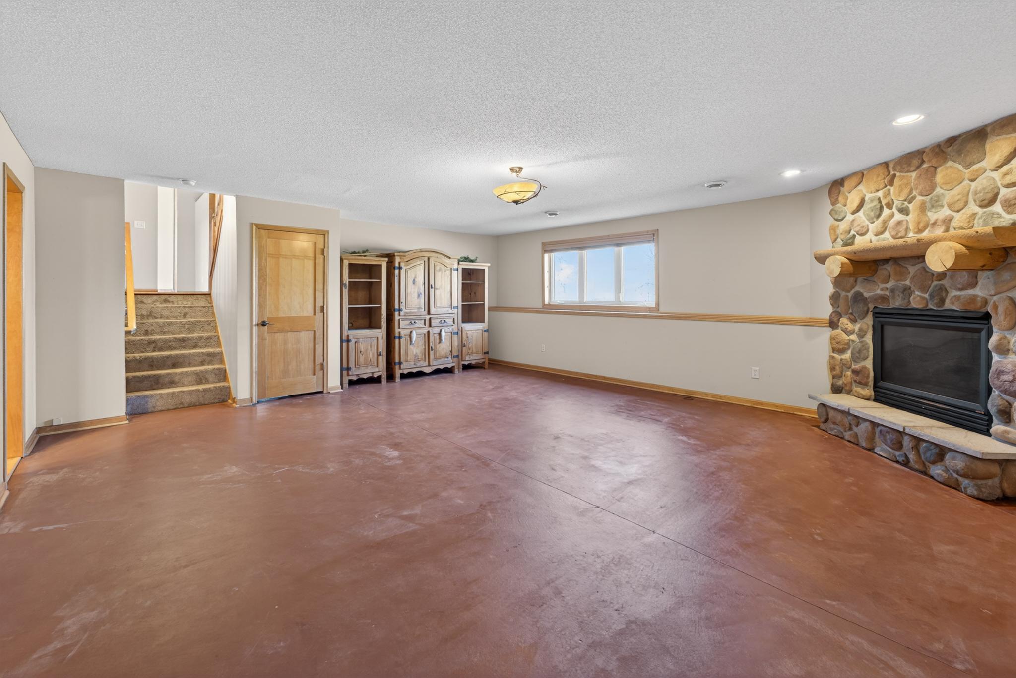 101 Carriage Hill Drive E Property Photo 26