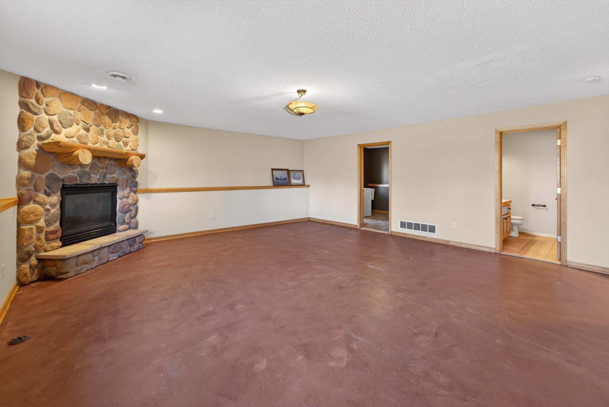 101 Carriage Hill Drive E Property Photo 27
