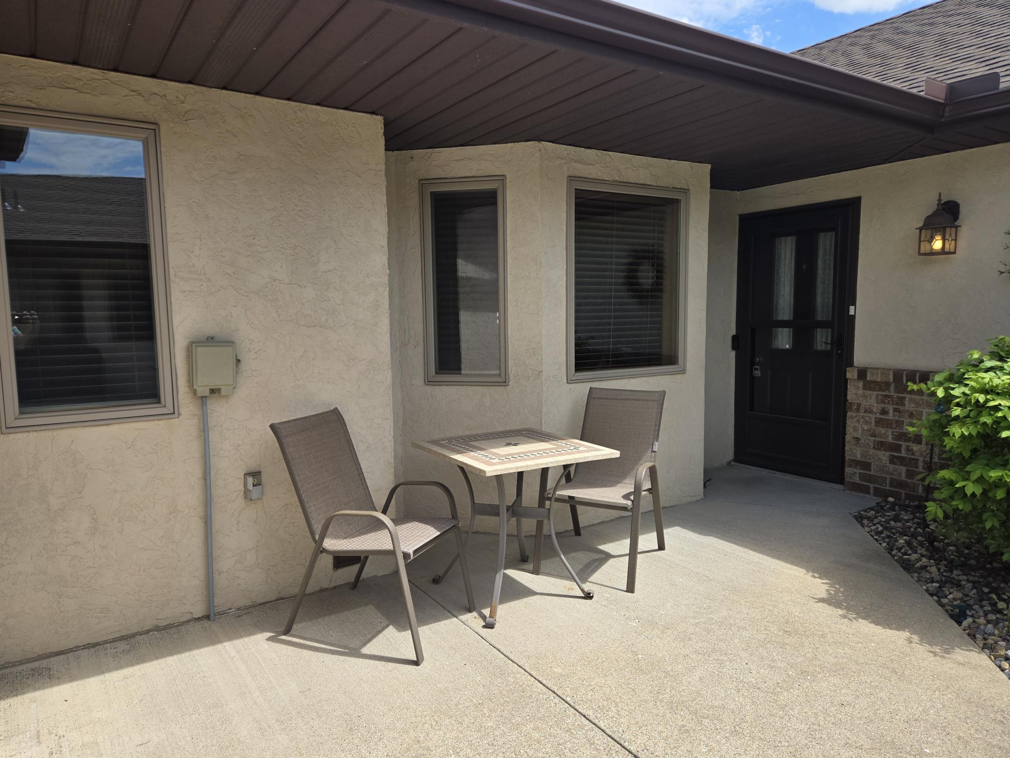 2126 Vierling Drive E Property Photo 2