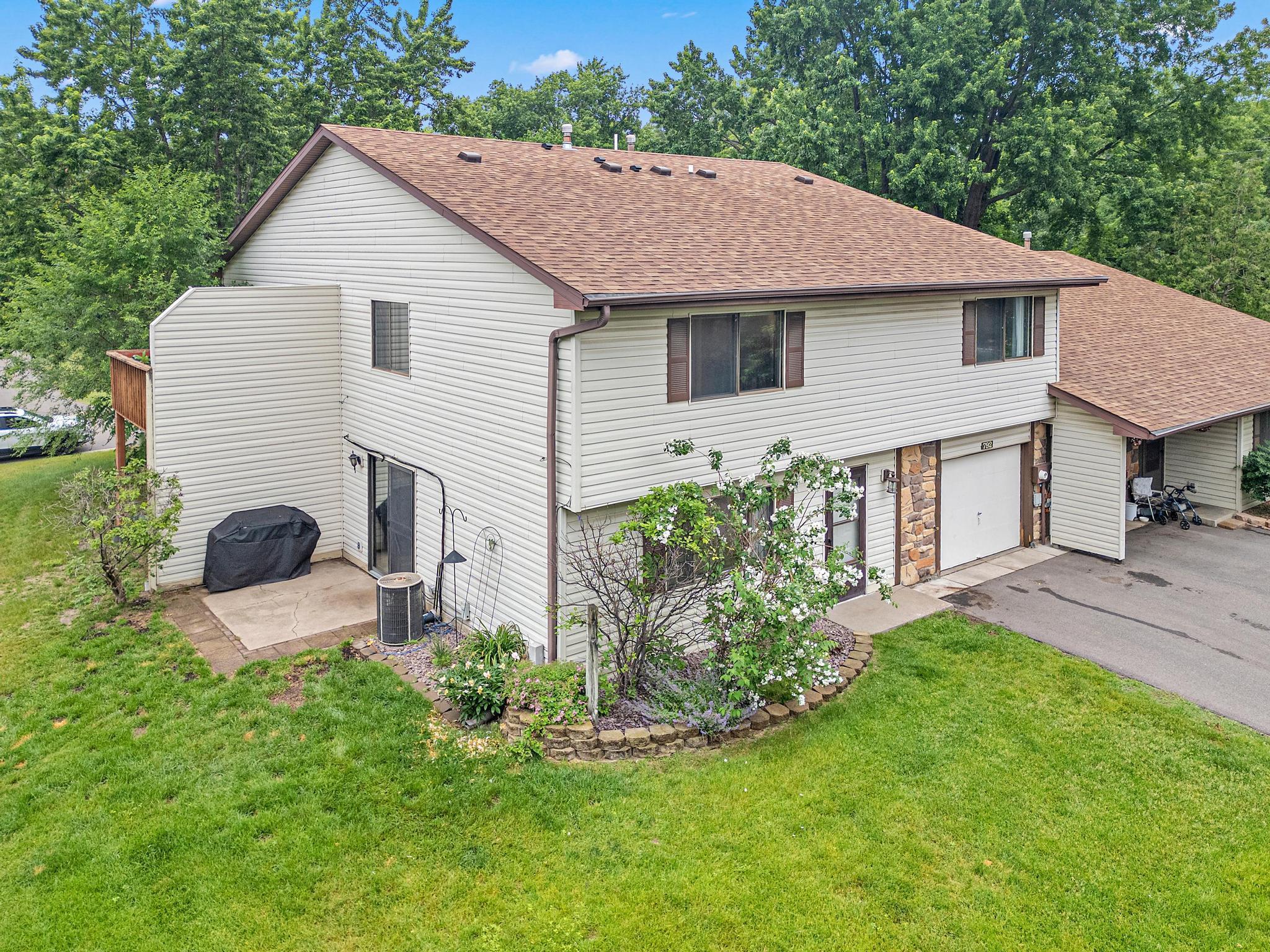792 Tanglewood Drive Property Photo 4
