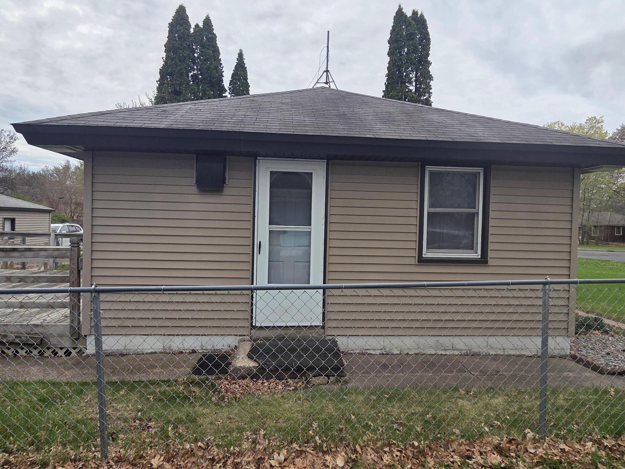 6800 Perry Avenue N Property Photo 3