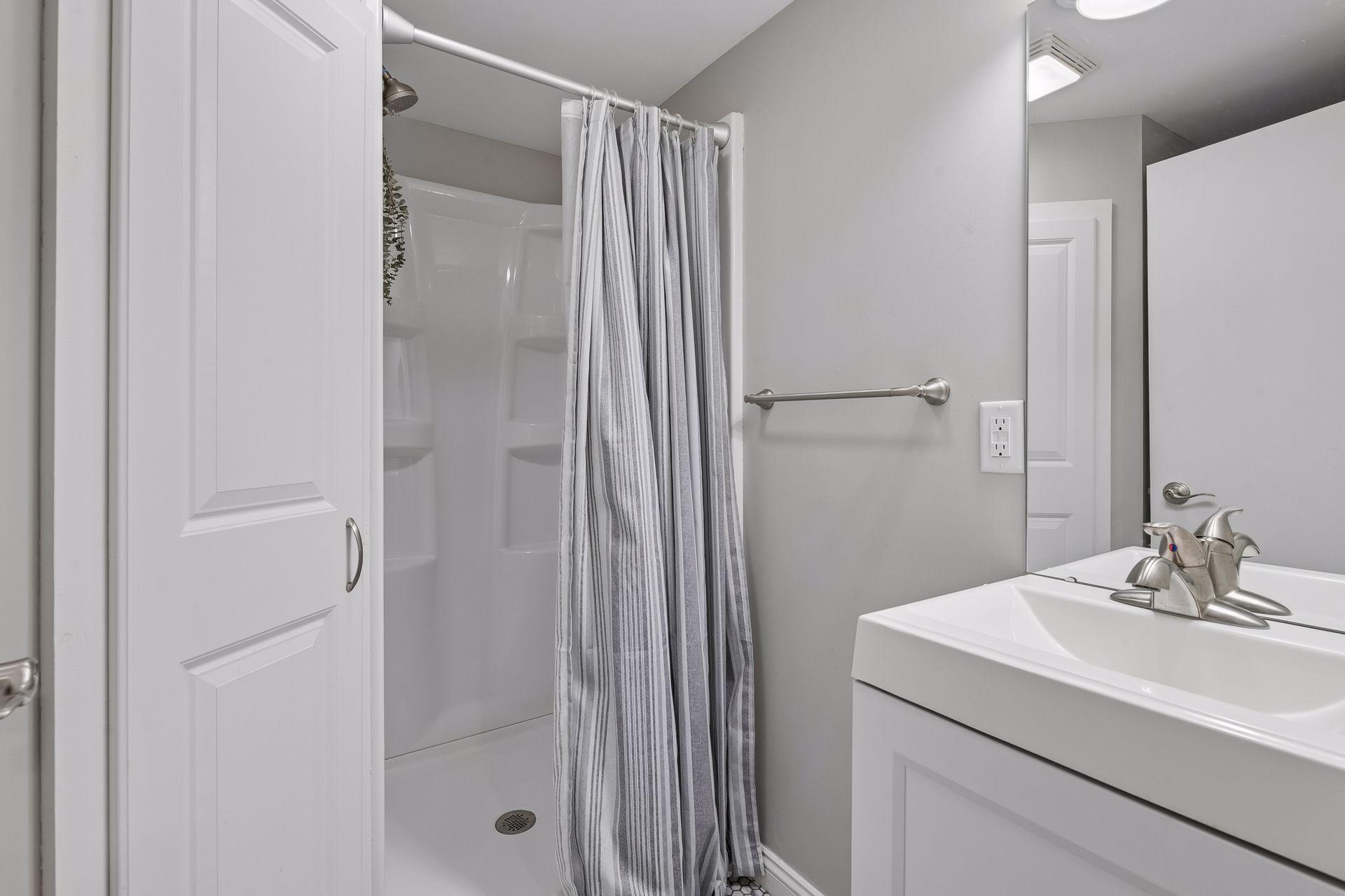 5523 Girard Avenue S Property Photo 28