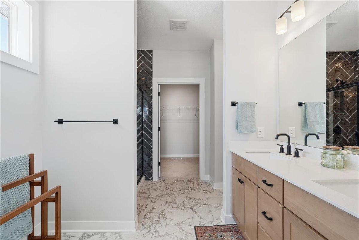 634 Elizabeth Way Property Photo 12