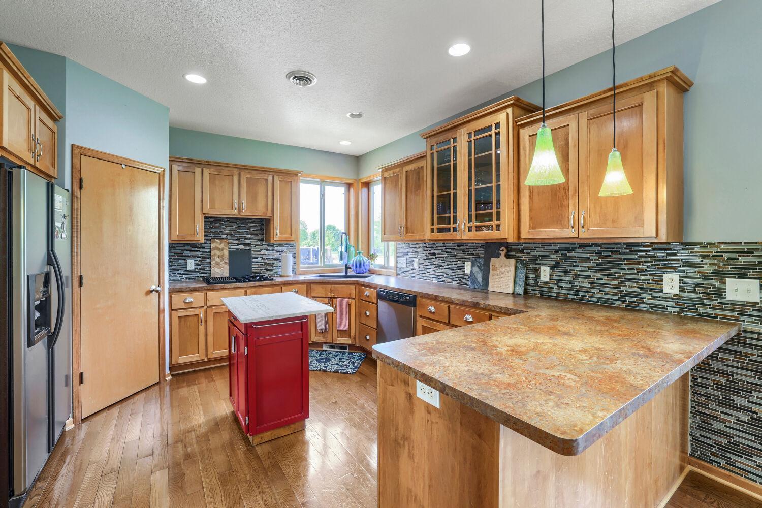 10538 Scott Avenue N Property Photo 7