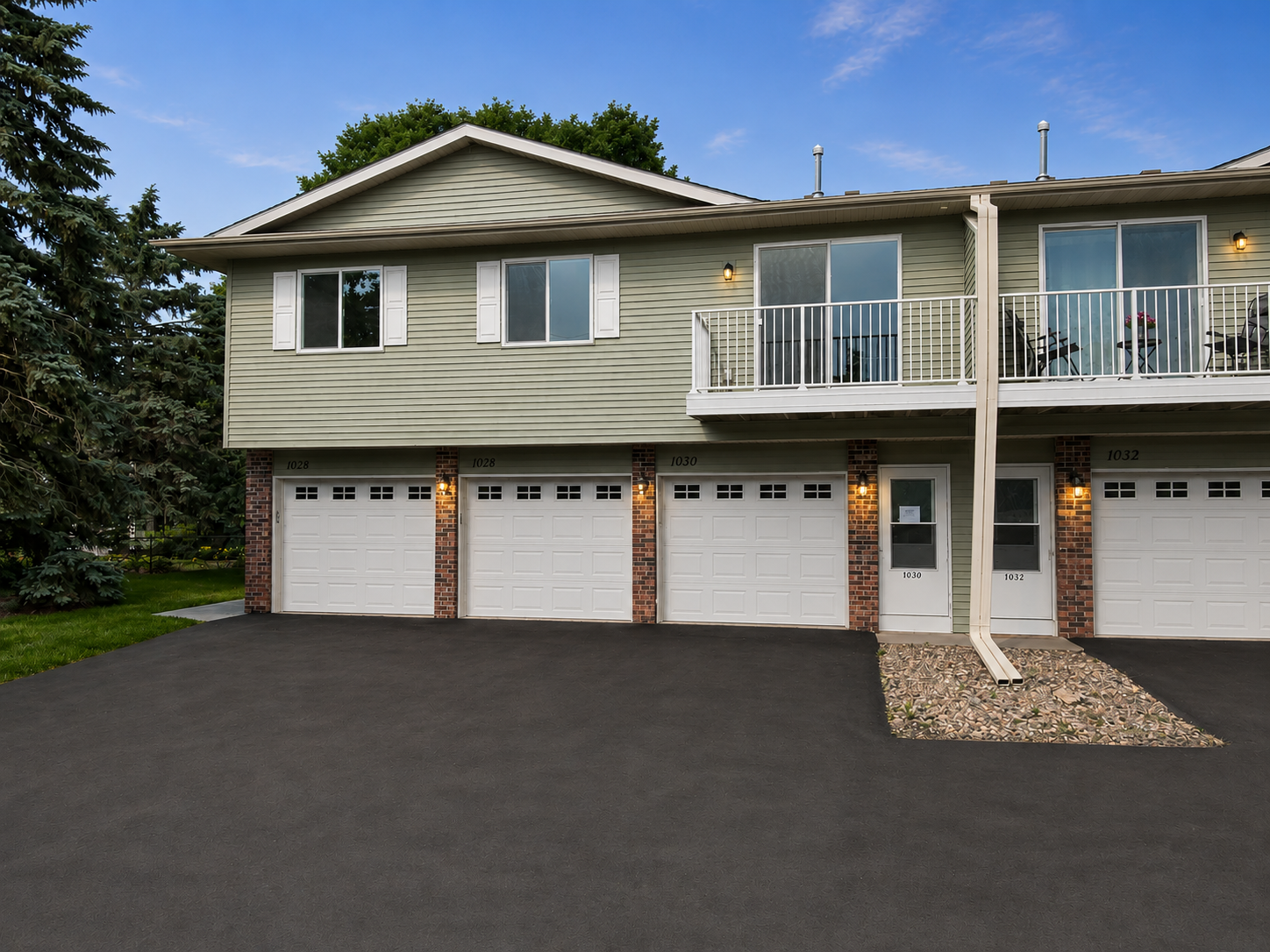 1030 Pond View Court Property Photo 1