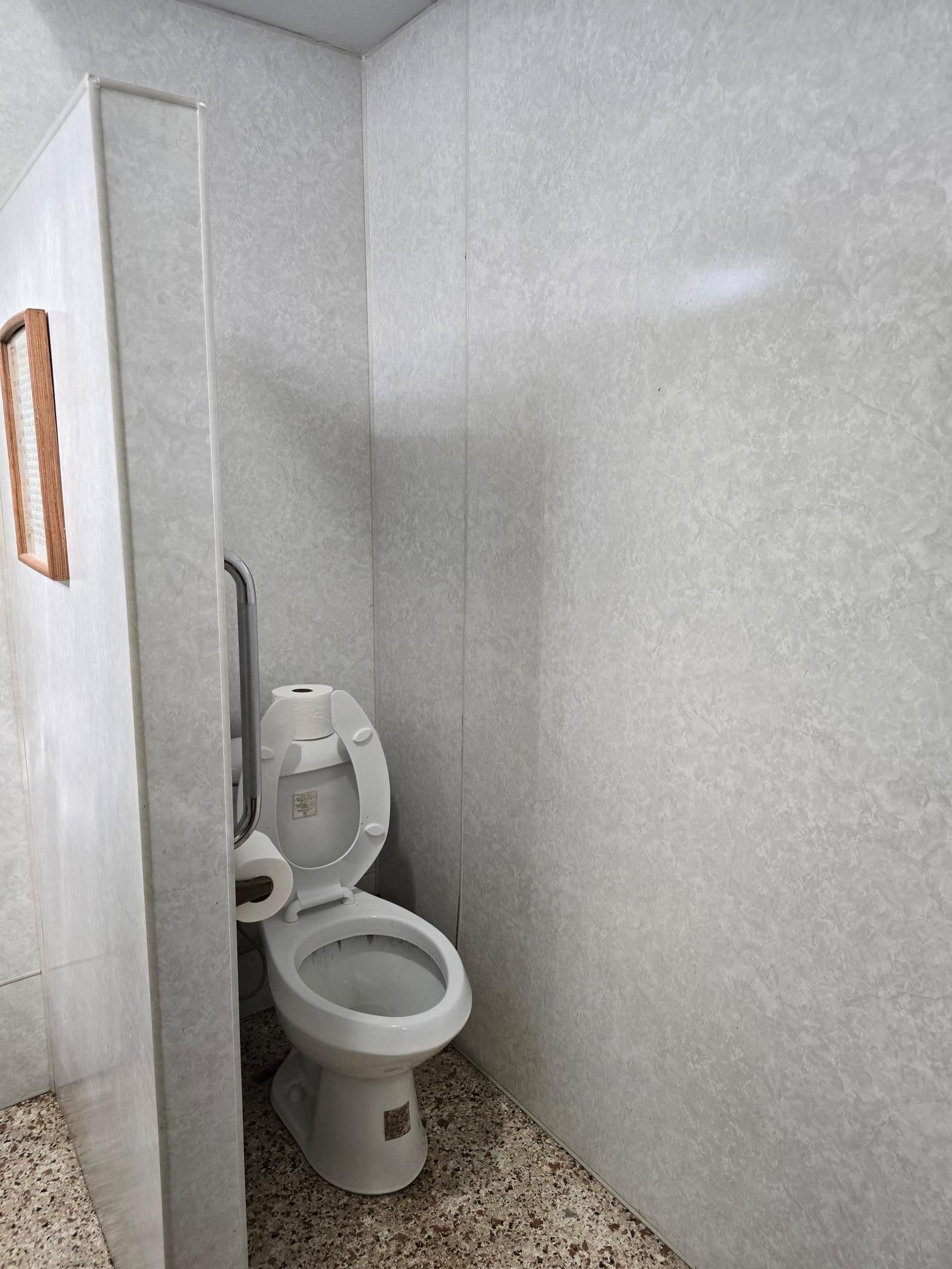 409 Wall Street E Property Photo 18