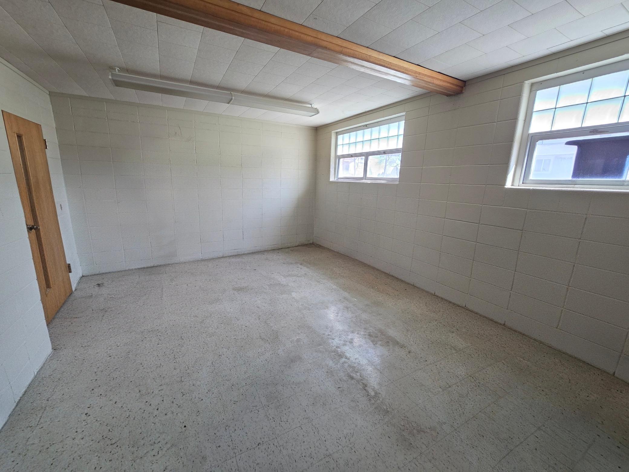 409 Wall Street E Property Photo 28