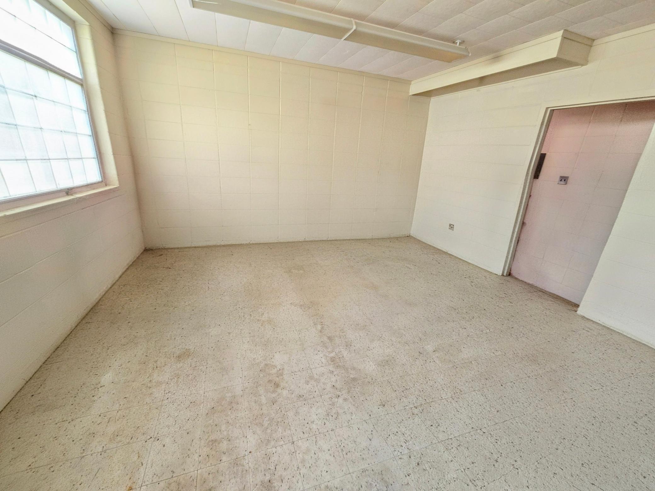 409 Wall Street E Property Photo 29