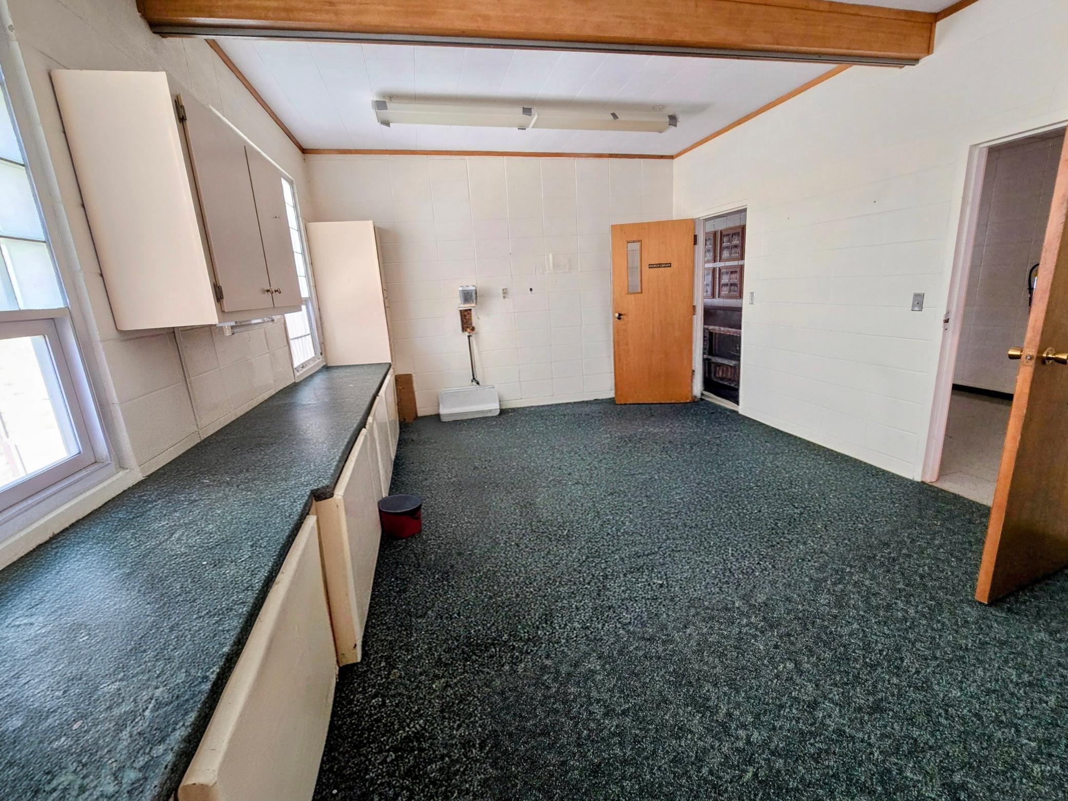 409 Wall Street E Property Photo 30