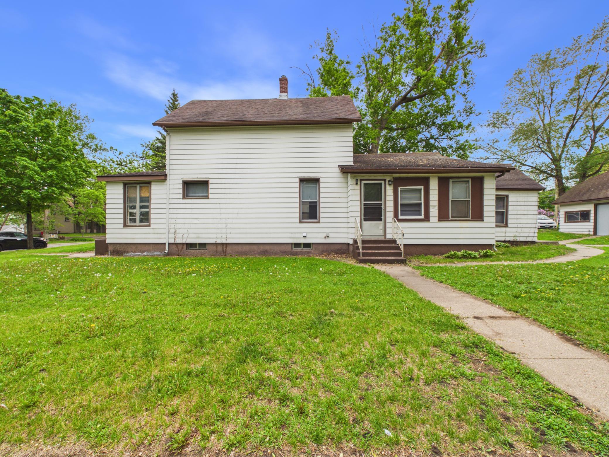 903 8th Avenue S Property Photo 4