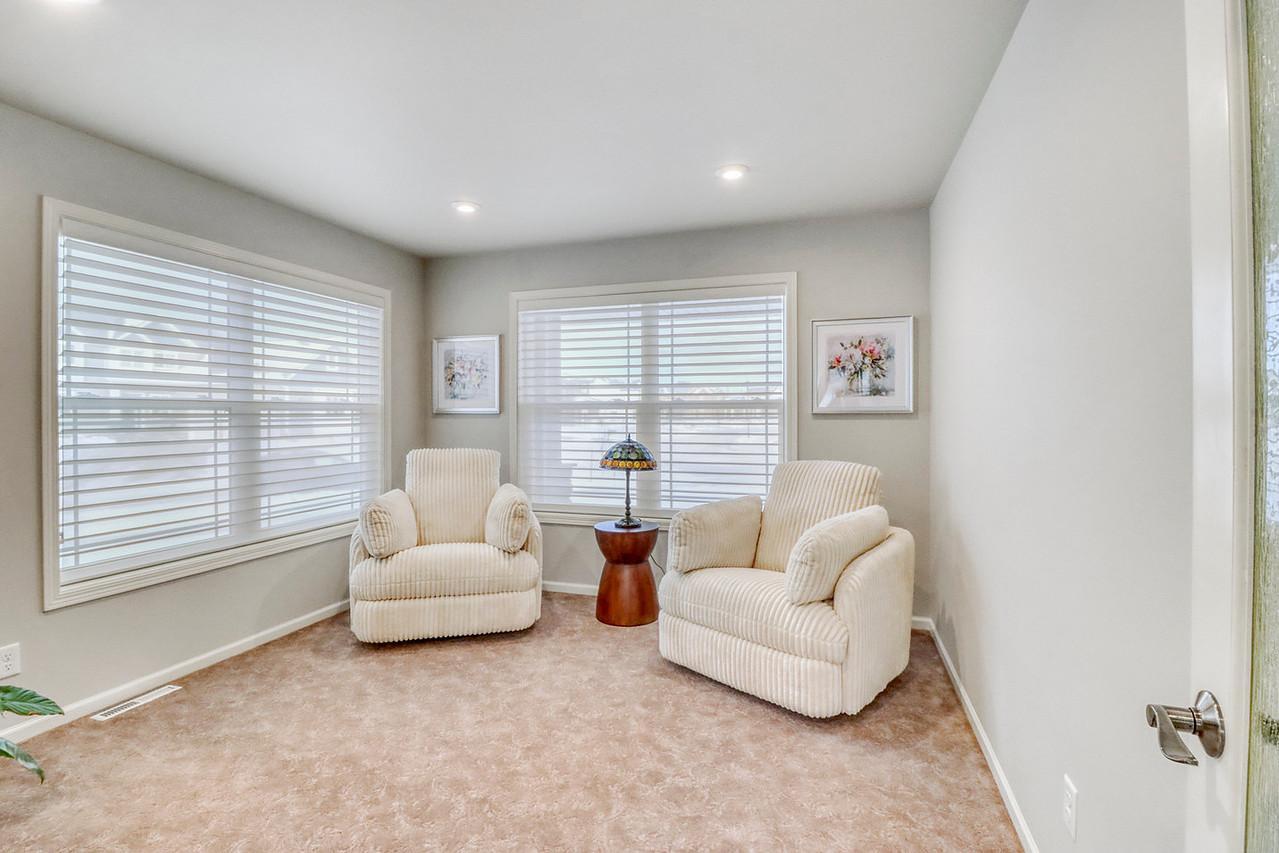 3521 Grandwood Drive N Property Photo 5