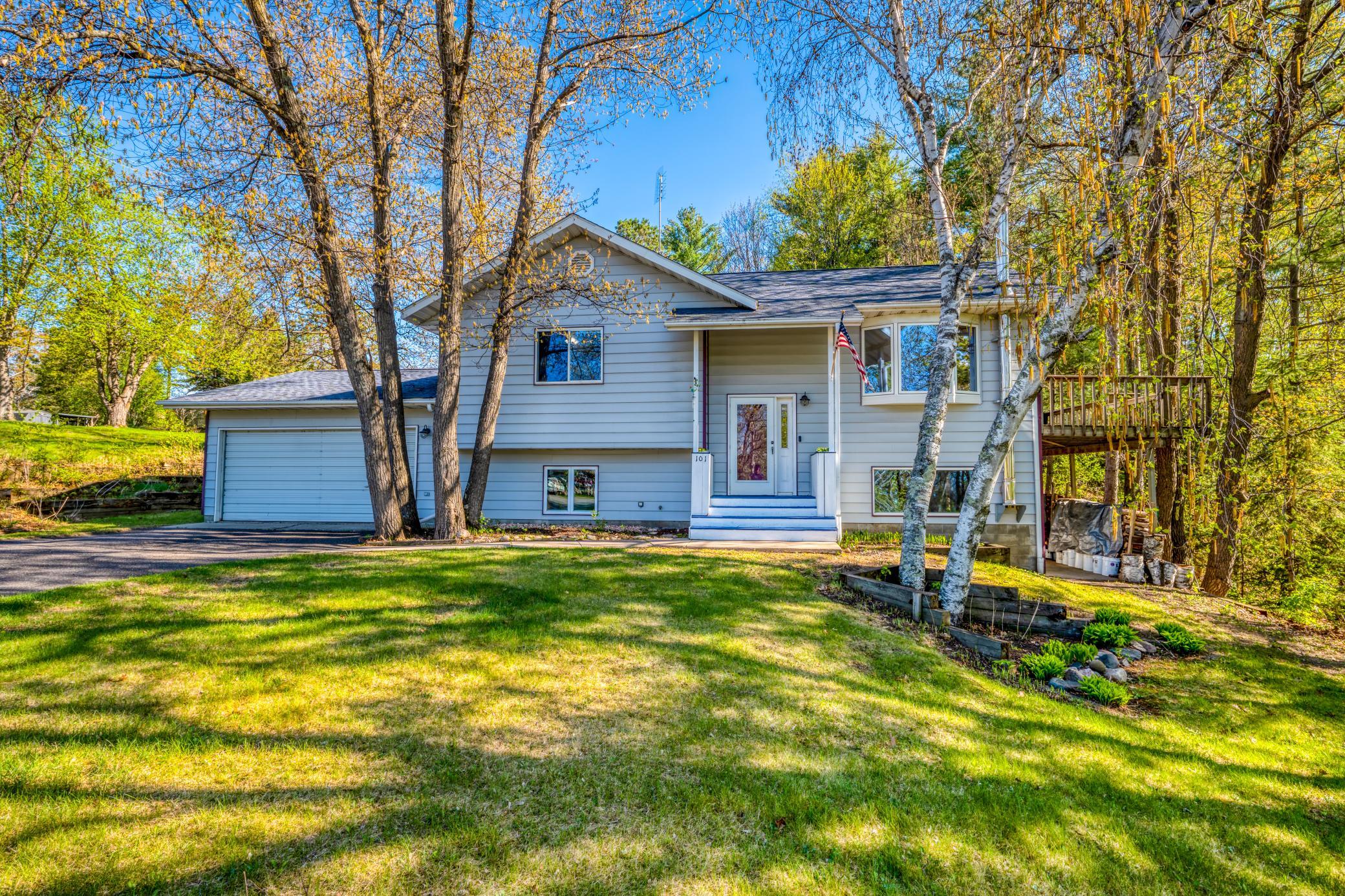 101 Summit Avenue W Property Photo 1