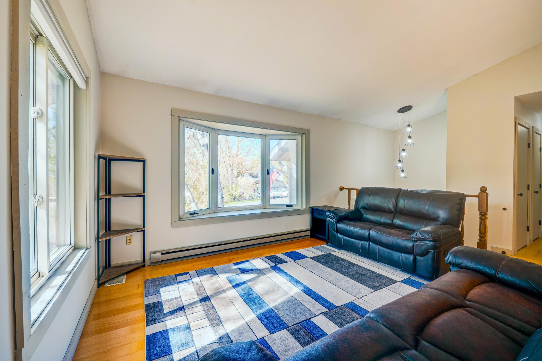 101 Summit Avenue W Property Photo 4