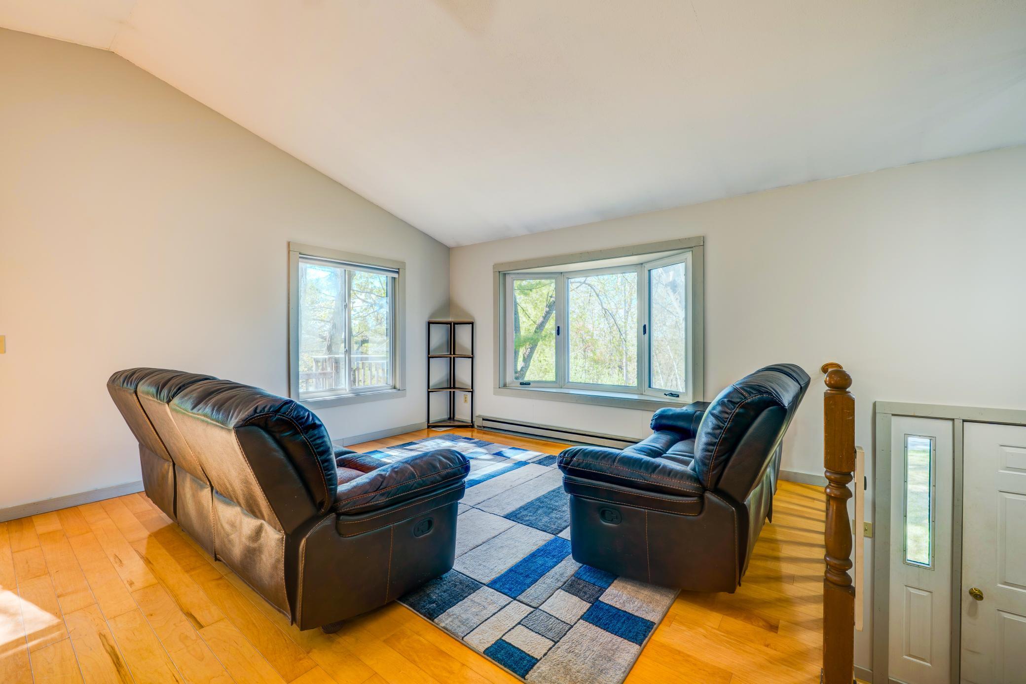 101 Summit Avenue W Property Photo 6