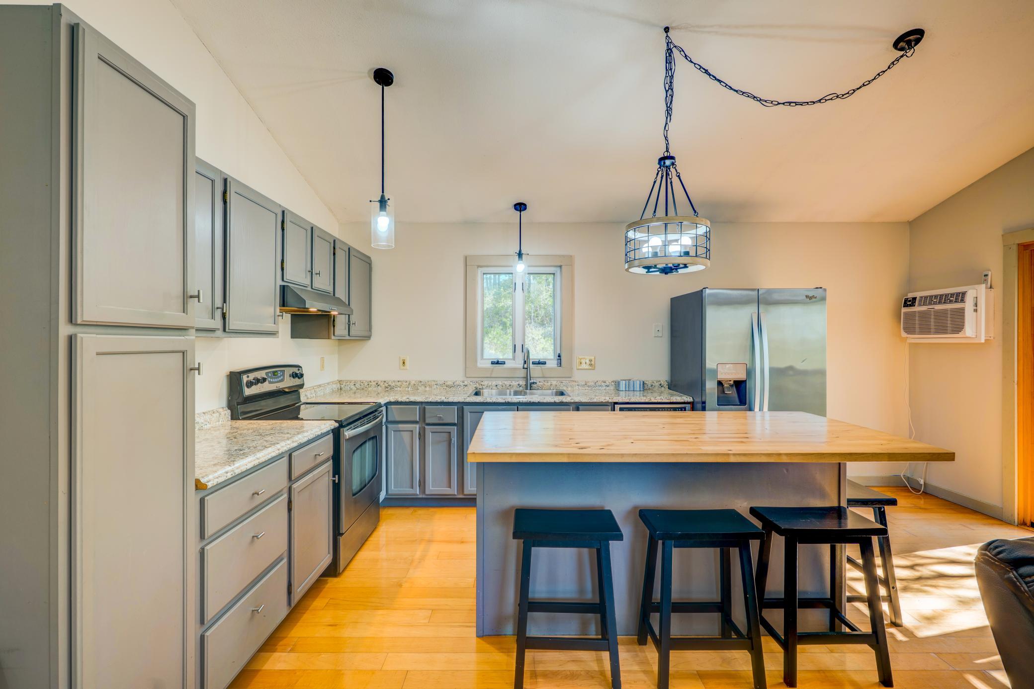101 Summit Avenue W Property Photo 8