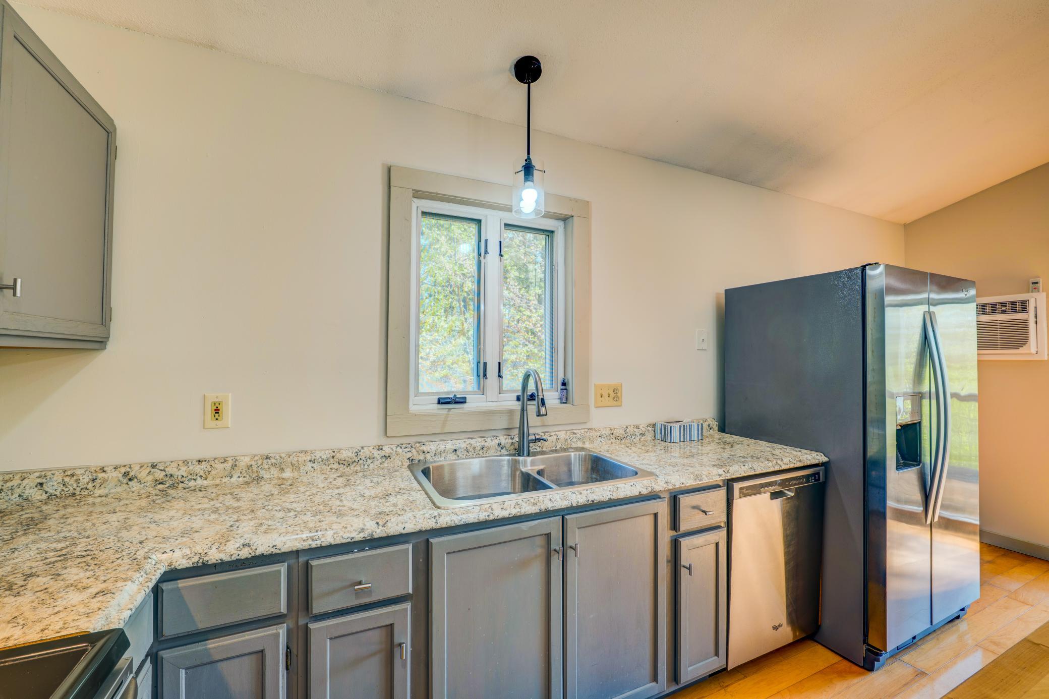 101 Summit Avenue W Property Photo 9