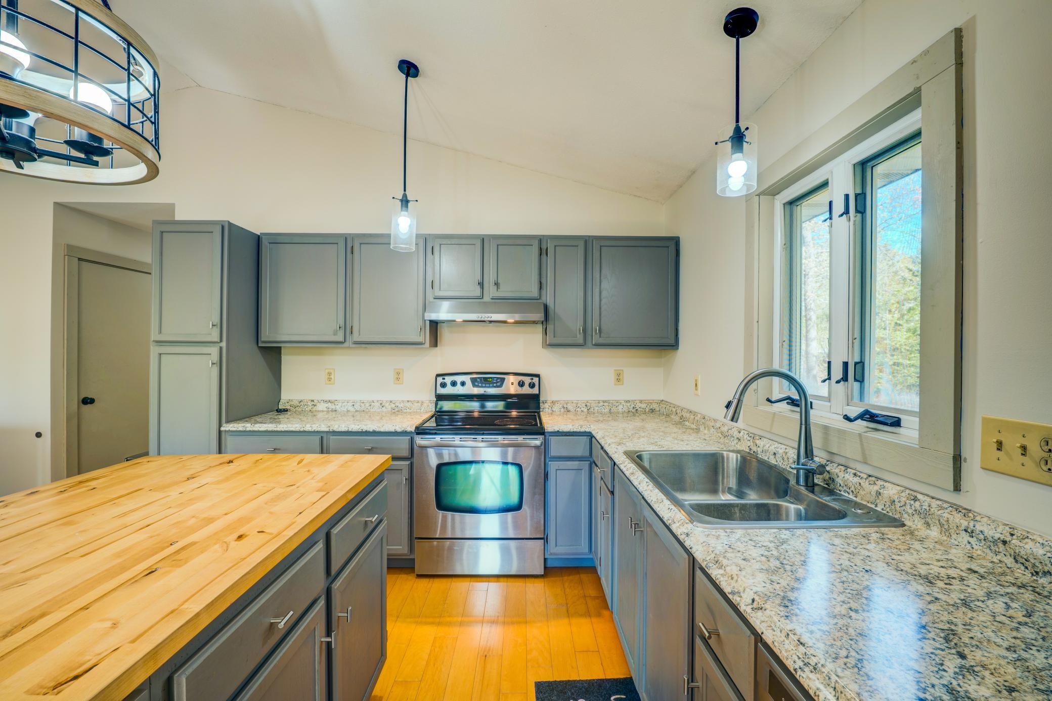 101 Summit Avenue W Property Photo 11