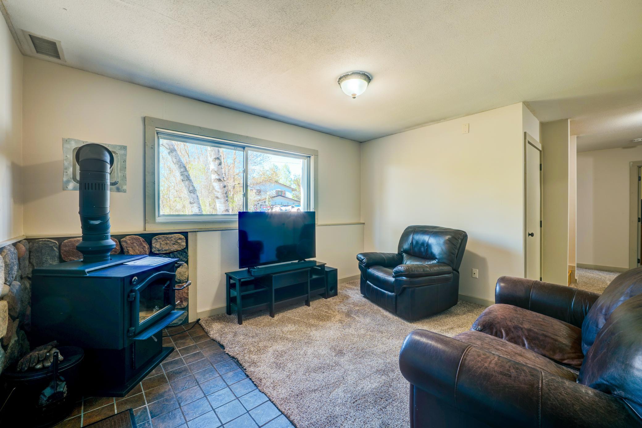101 Summit Avenue W Property Photo 20