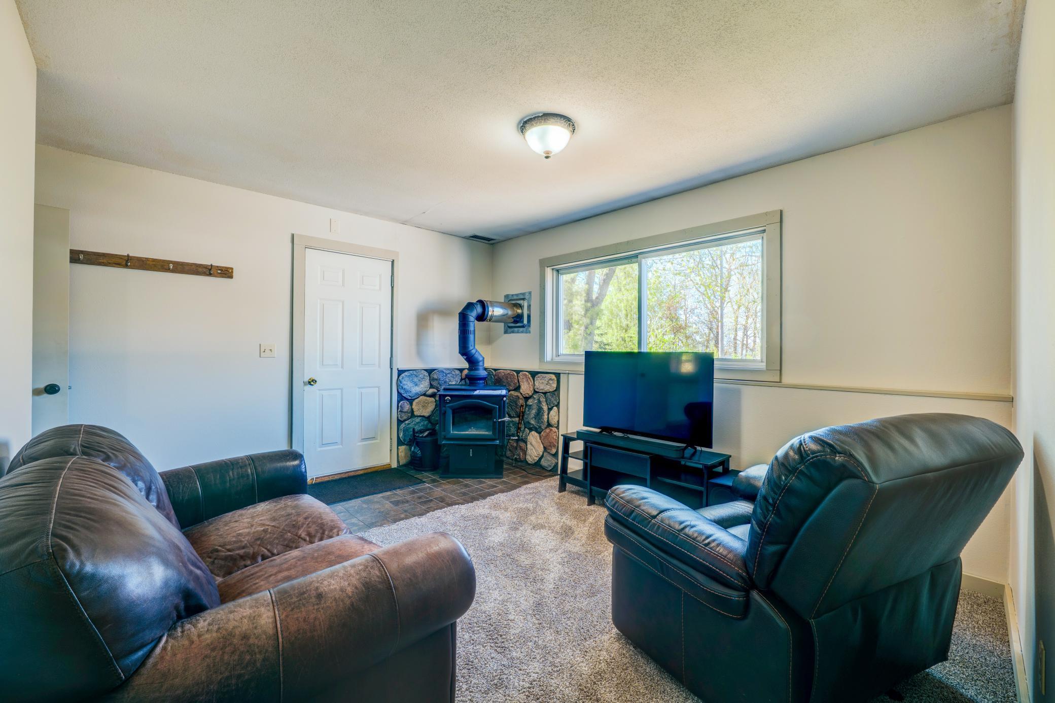 101 Summit Avenue W Property Photo 21