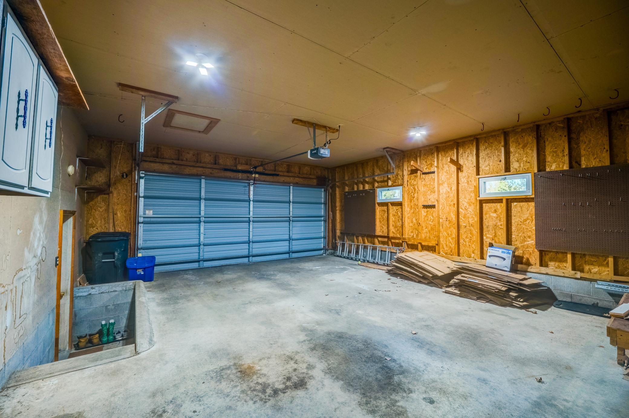 101 Summit Avenue W Property Photo 35