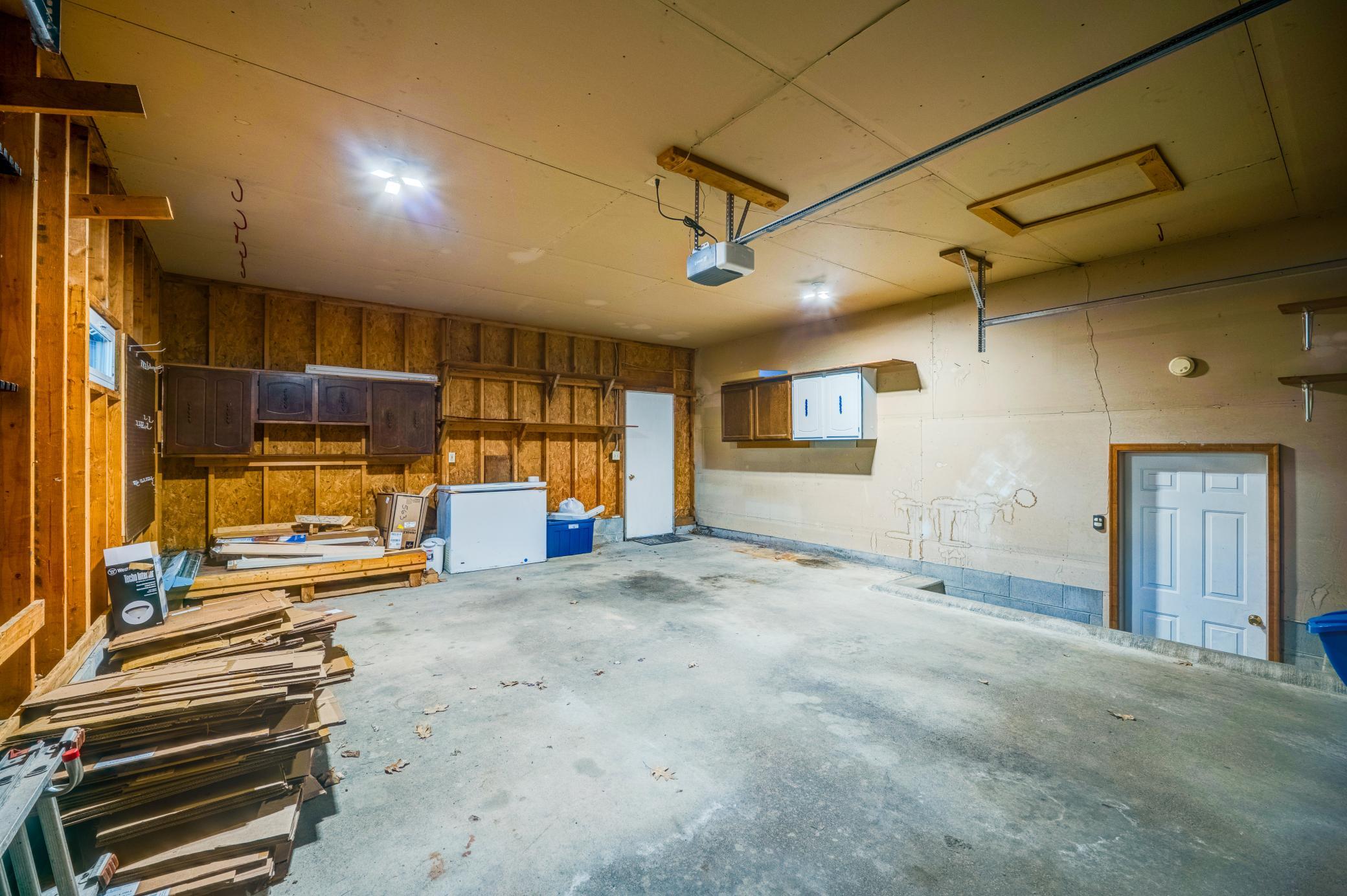 101 Summit Avenue W Property Photo 37