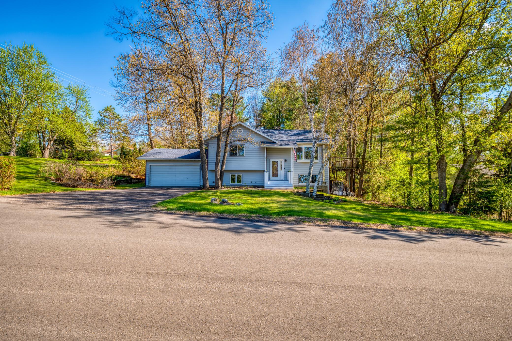 101 Summit Avenue W Property Photo 38
