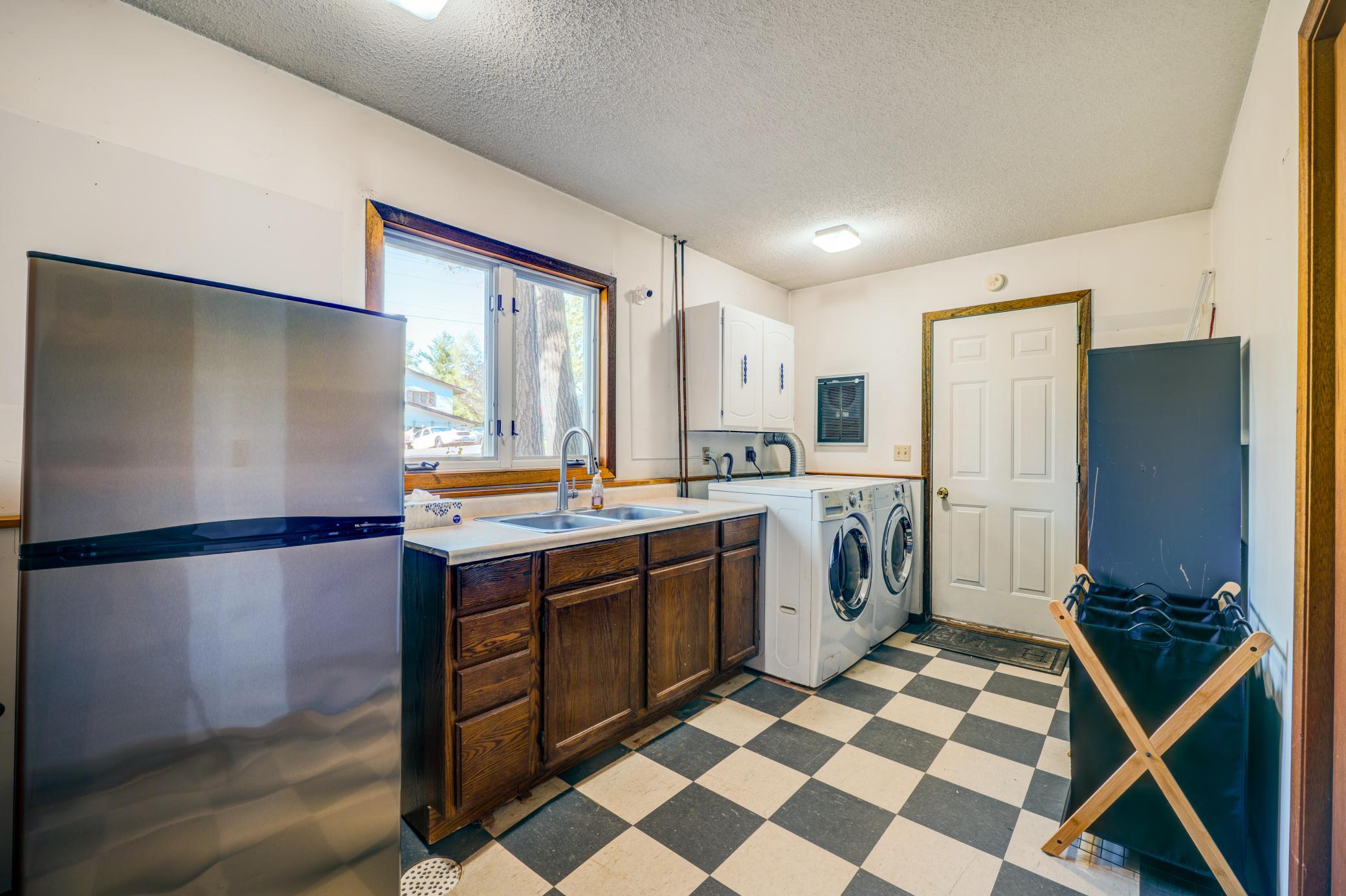 101 Summit Avenue W Property Photo 62