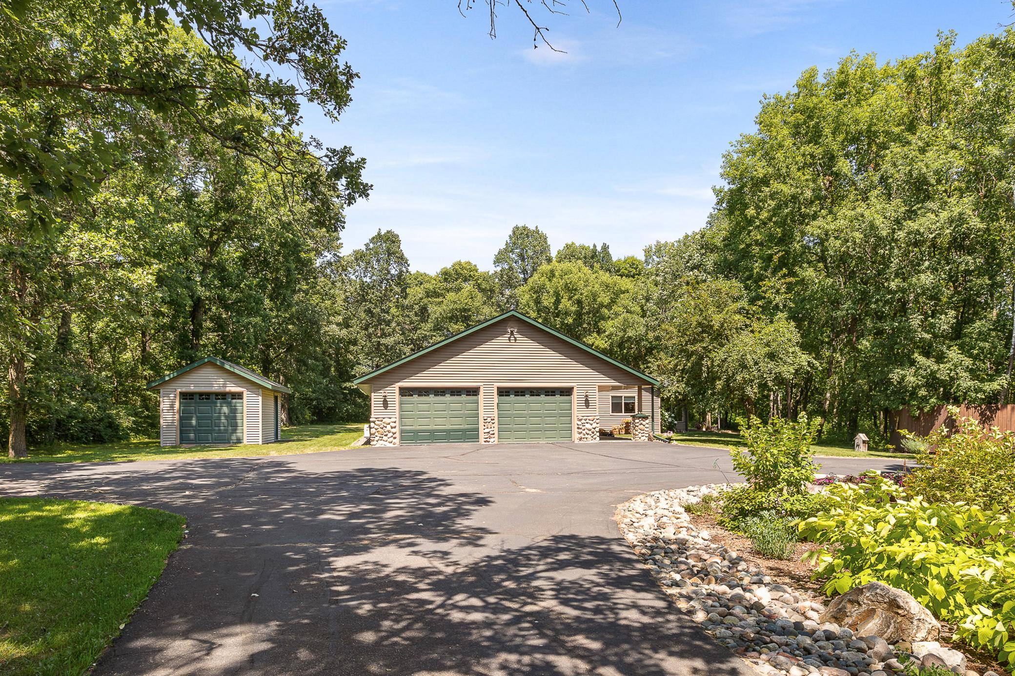 9809 Ravenswood Road Property Photo 2