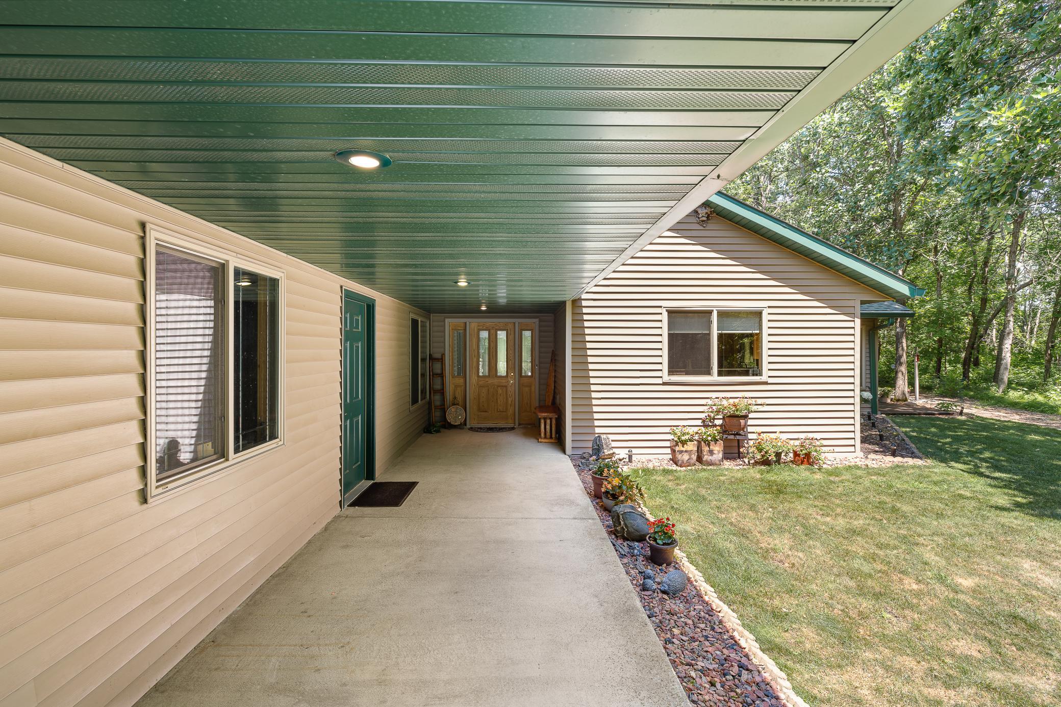 9809 Ravenswood Road Property Photo 3