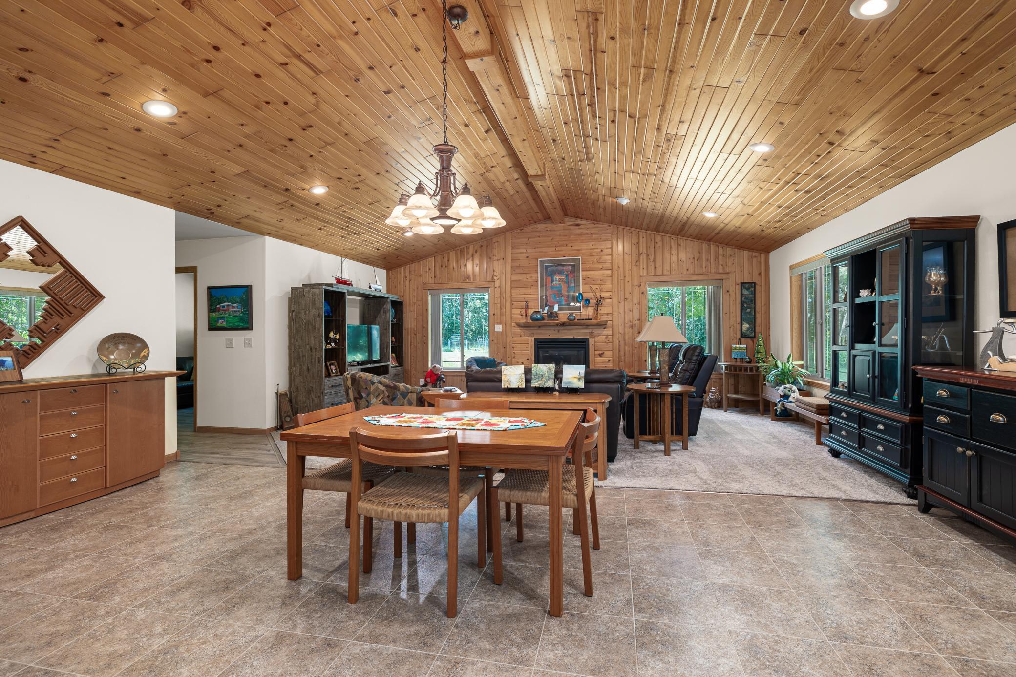 9809 Ravenswood Road Property Photo 6
