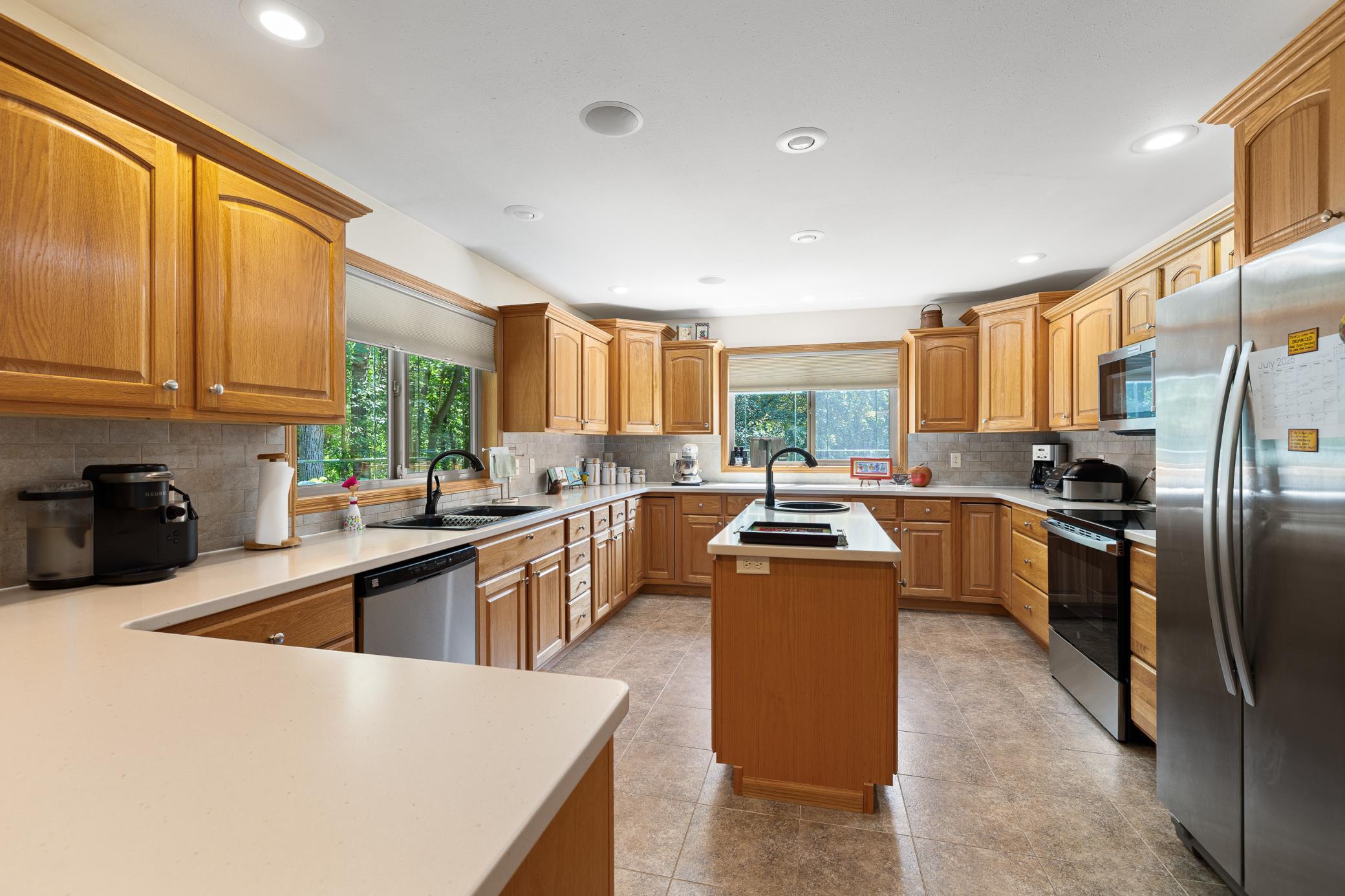 9809 Ravenswood Road Property Photo 8