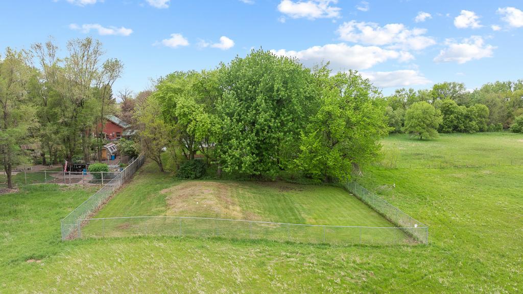 2110 Highway 75 Property Photo 3