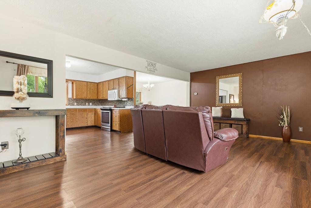 2110 Highway 75 Property Photo 11