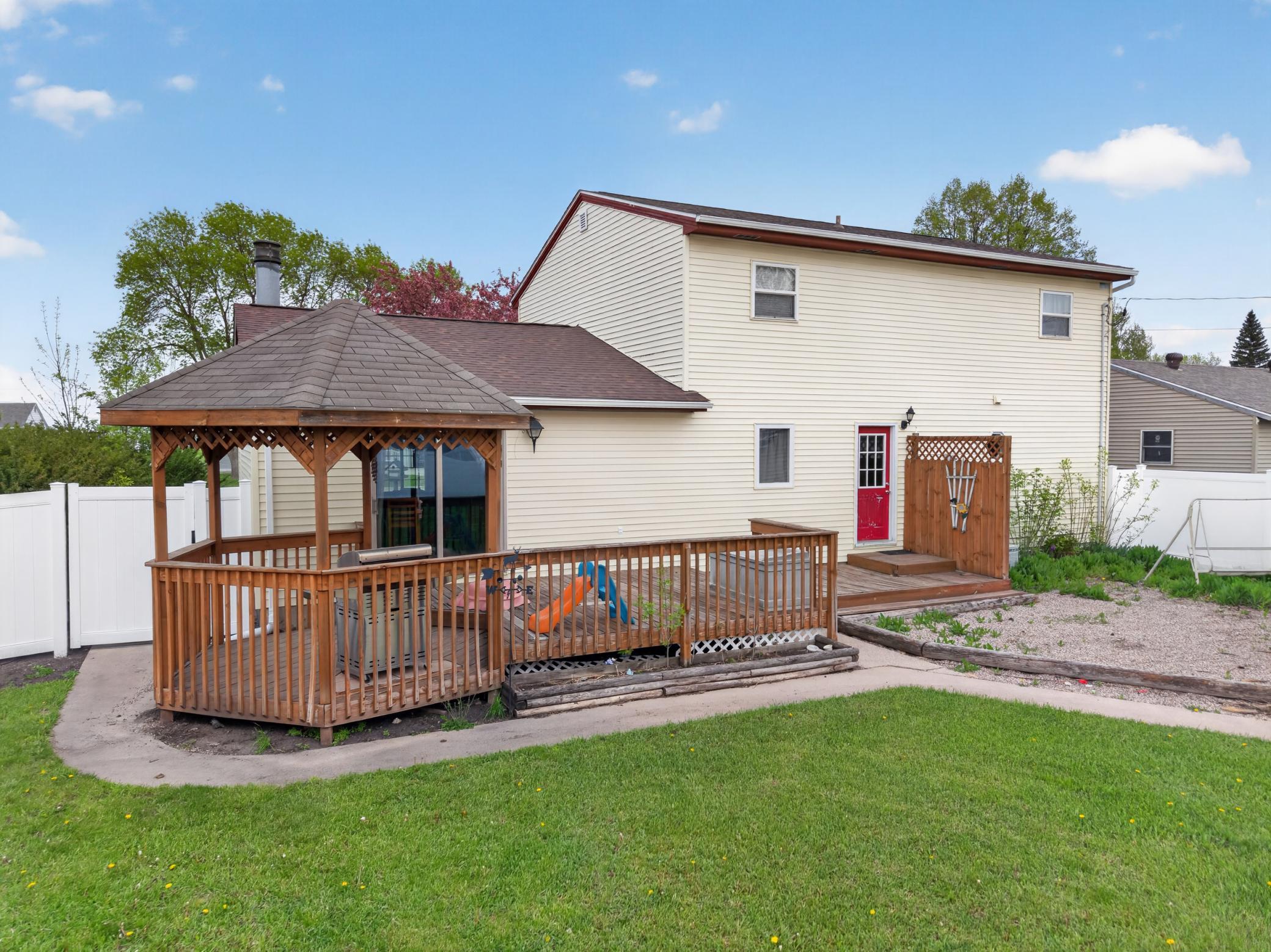 729 7th Street S Property Photo 14