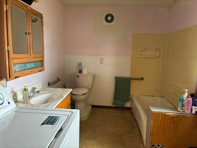210 Front Street E Property Photo 11