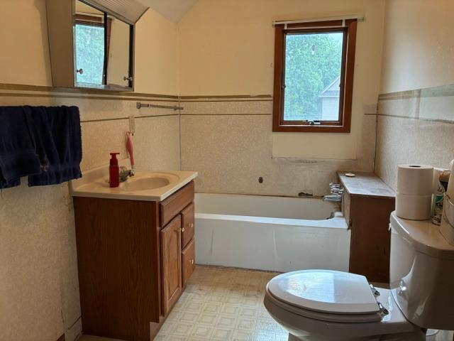 210 Front Street E Property Photo 16