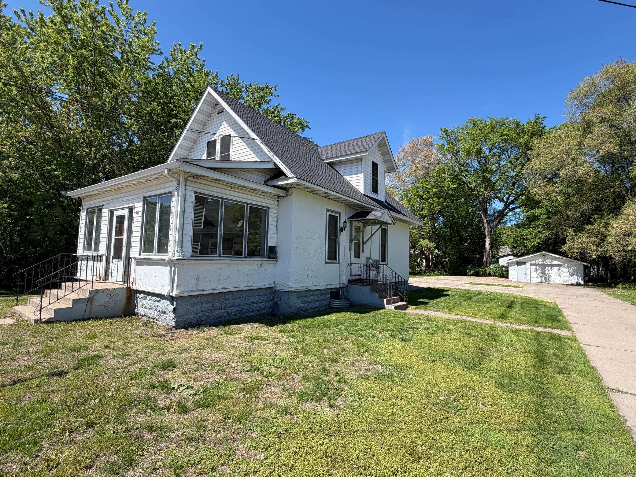 313 E Broadway Street Property Photo 1