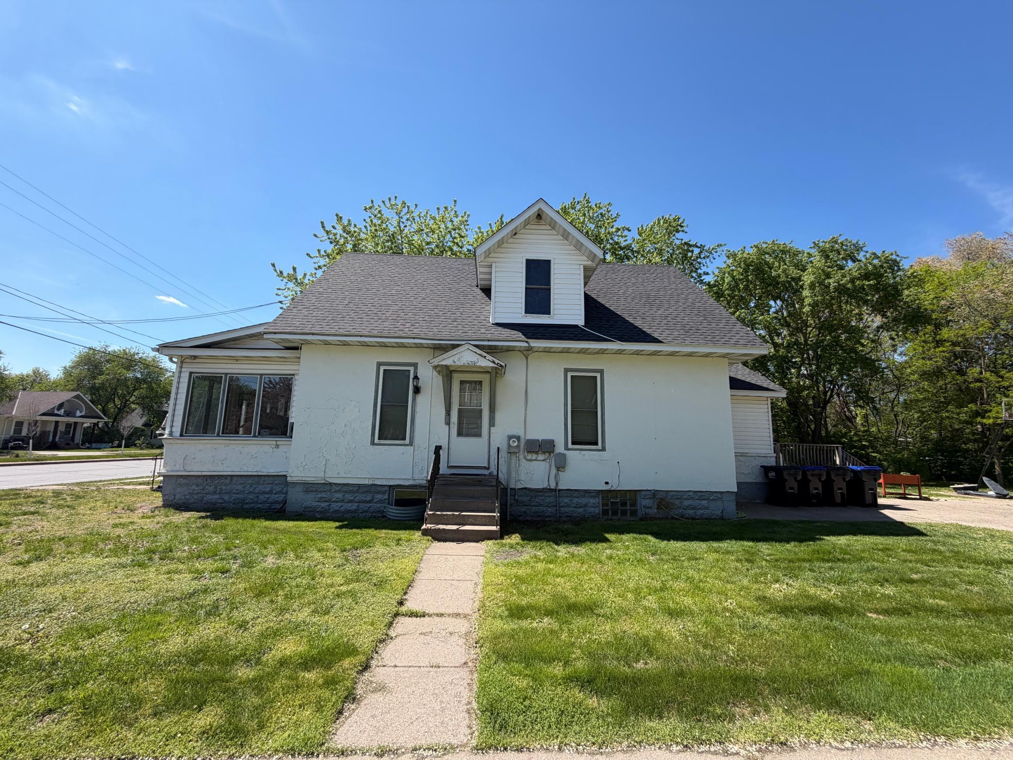 313 E Broadway Street Property Photo 2