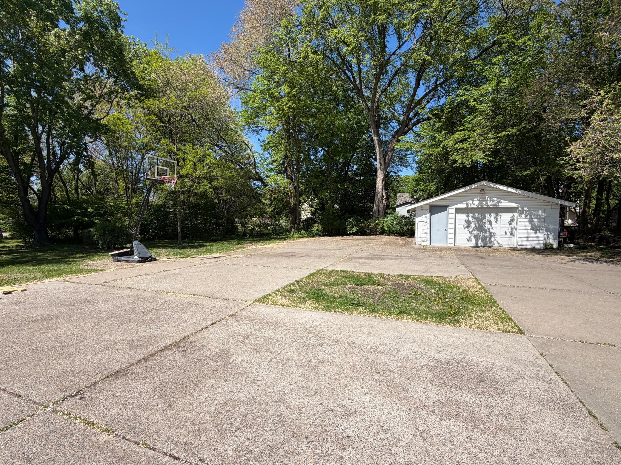 313 E Broadway Street Property Photo 4