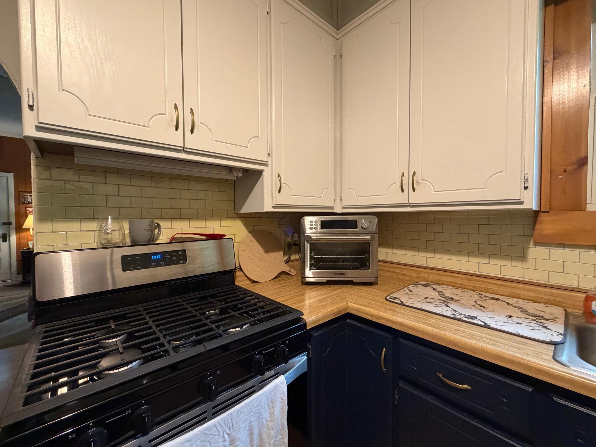 313 E Broadway Street Property Photo 7