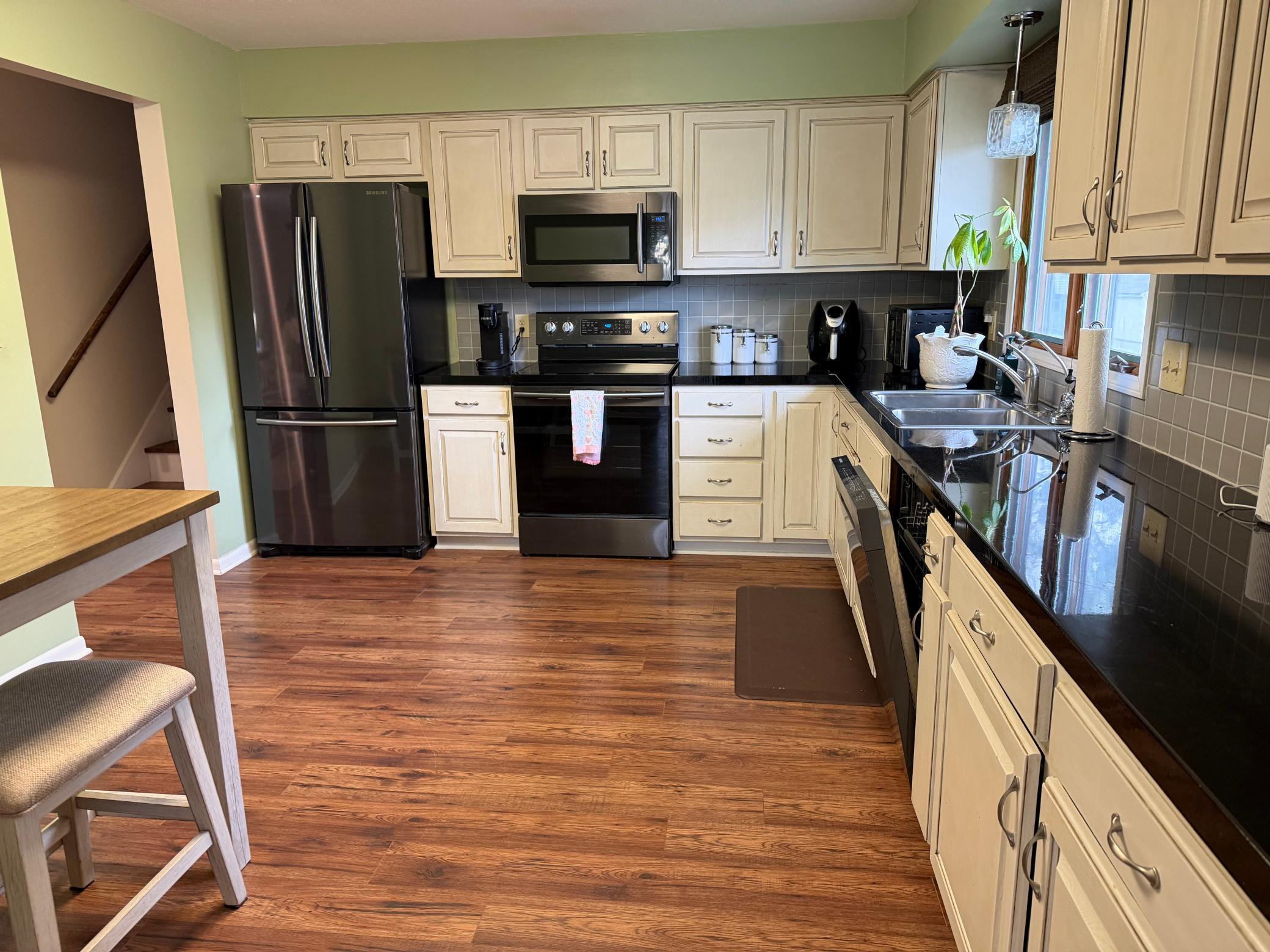 1609 Gateway Drive Property Photo 7