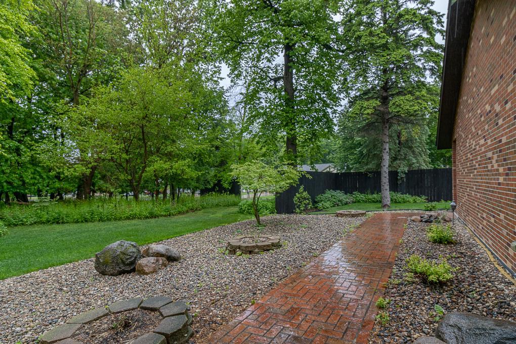 710 Summit Avenue Property Photo 8