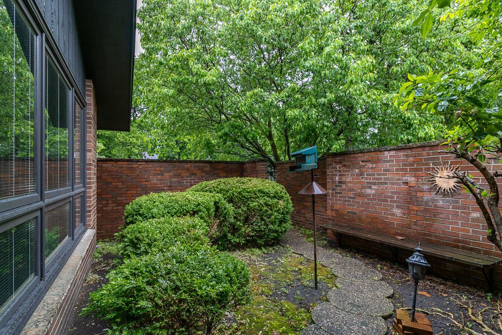 710 Summit Avenue Property Photo 10