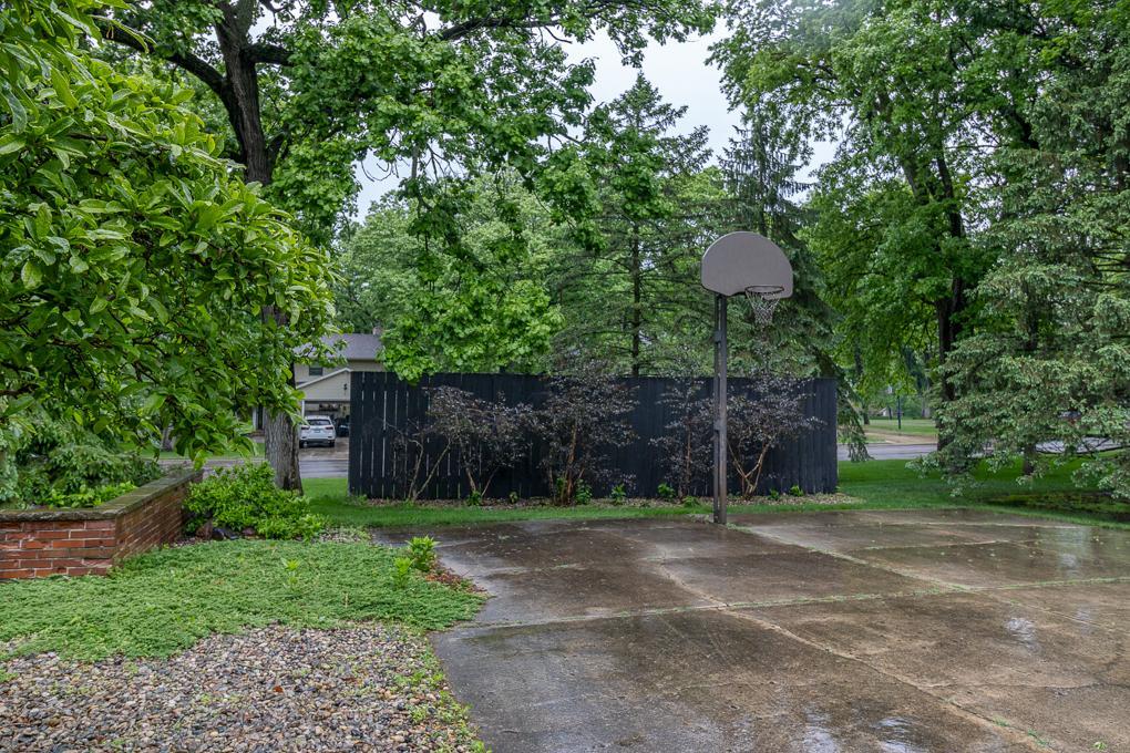 710 Summit Avenue Property Photo 12