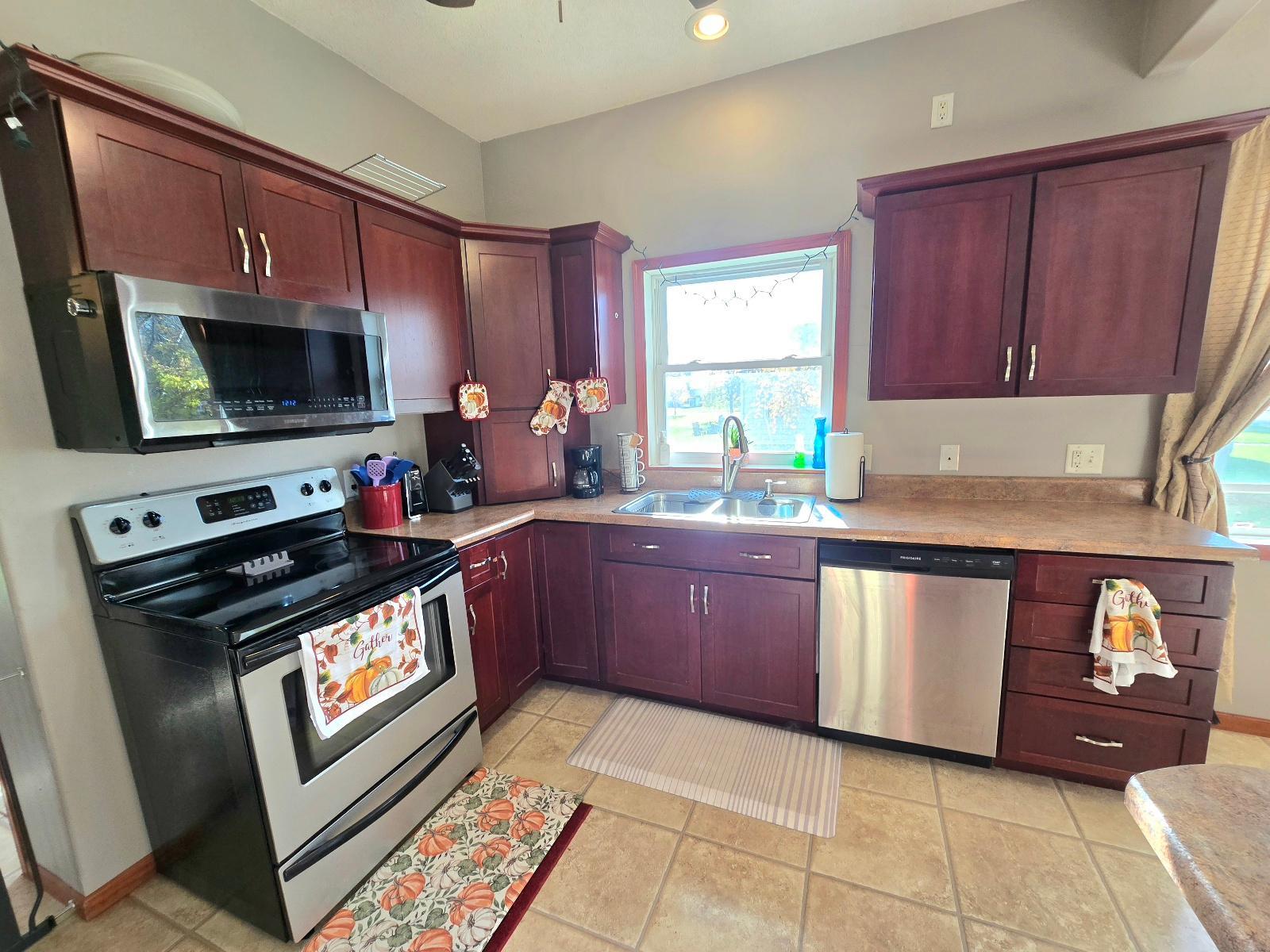 337 2nd Avenue E Property Photo 12